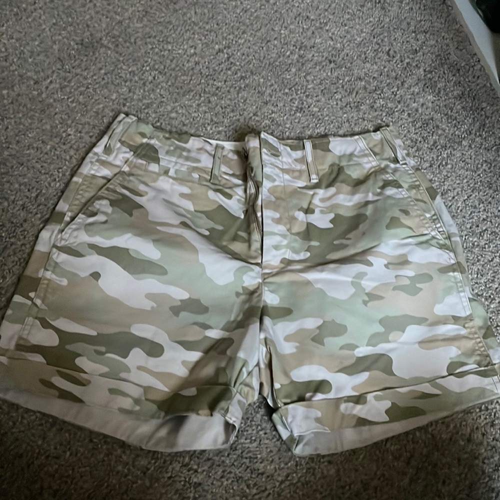 Camo gap shorts size 4 like new